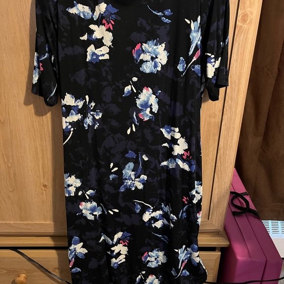 Stretchy flower dress - Picture 2 of 2